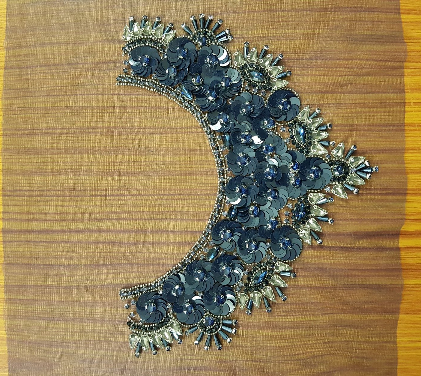 INTERCRAFT neckline sample