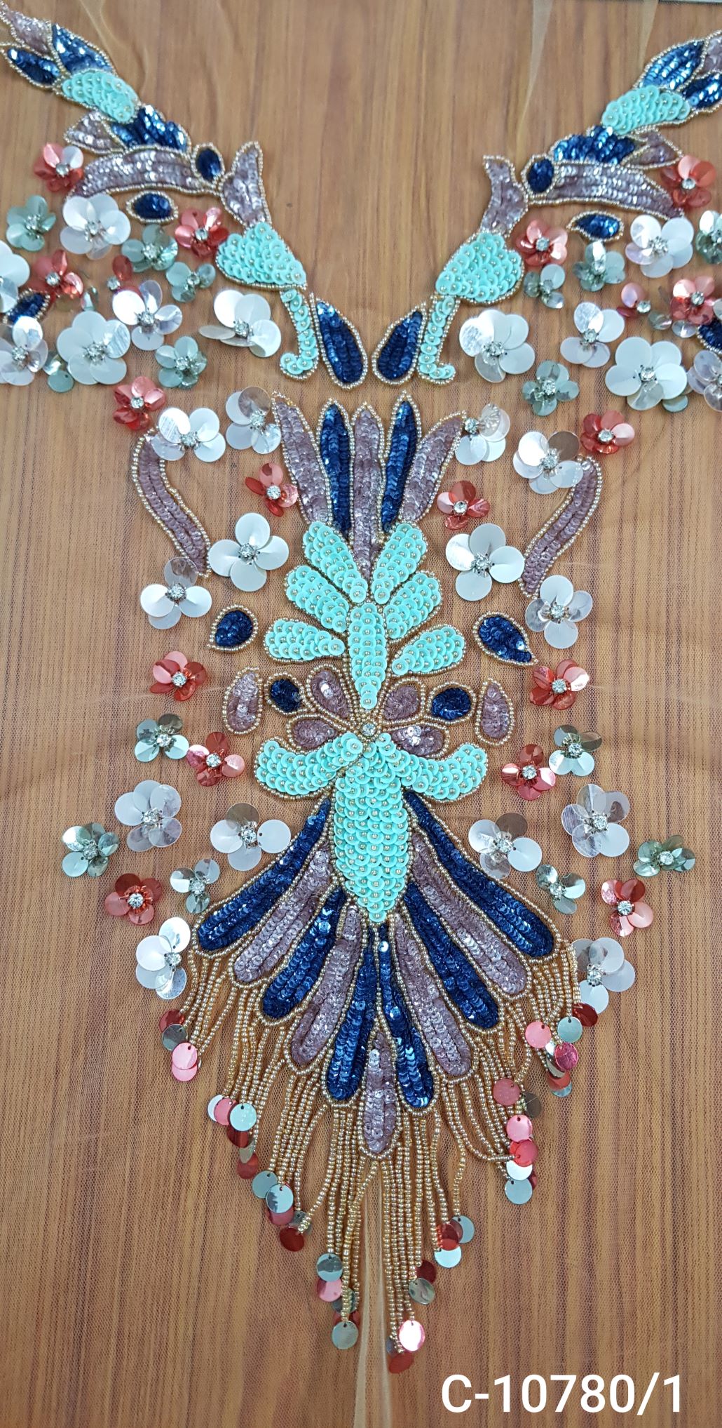 INTERCRAFT neckline sample
